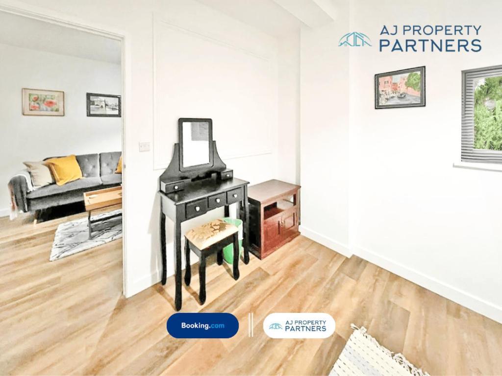 Premium Offer L Last-Minute Escape L Aj Properties L High Street Cheltenham L Parking L Ideal For Short Or Long Stays - Town Centre Apartment, 4 Beds, 1 Bathroom Exterior foto